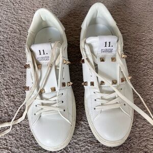 Men’s Valentino Garavani Calfskin Rockstud Untitled Sneakers. US size 7.5